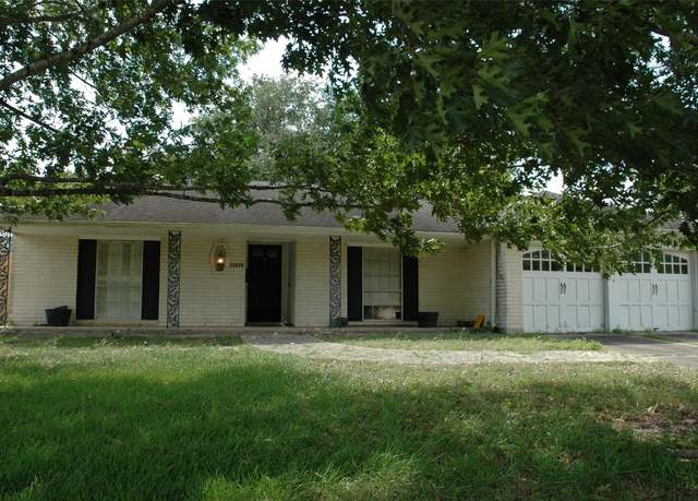 Property at 11618 Hillcroft St, Houston, TX 77035, 4 beds, 2 baths