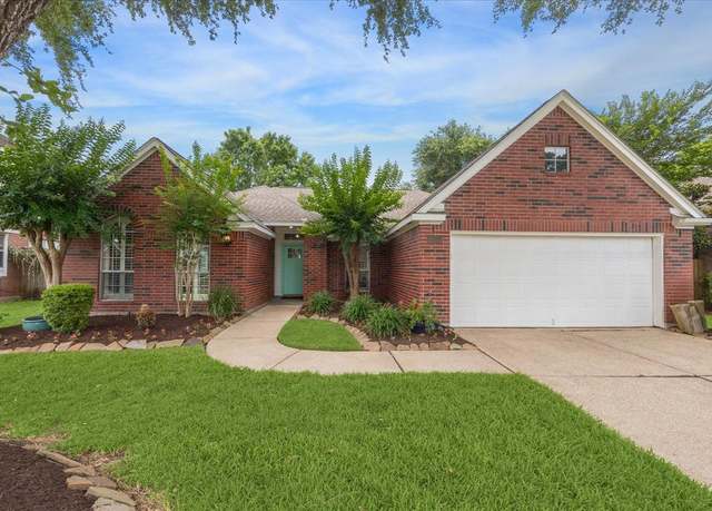 Property at 2317 Lord Nelson Dr, Seabrook, TX 77586, 4 beds, 2 baths