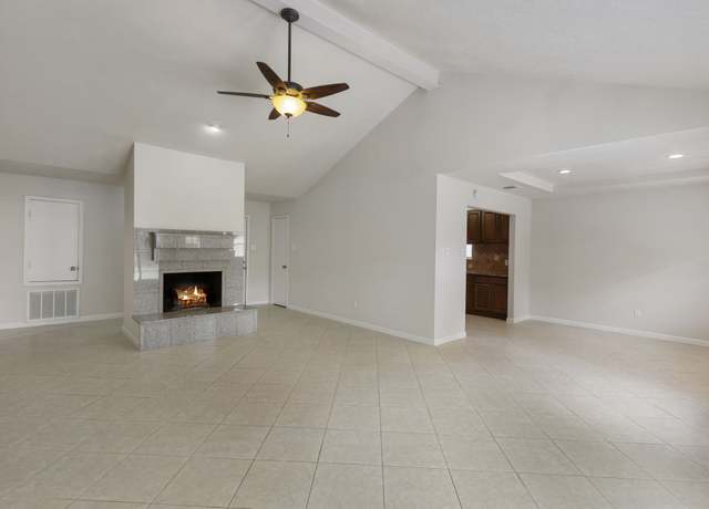 Property at 29014 Elmwood Dr, Shenandoah, TX 77381, 3 beds, 2 baths