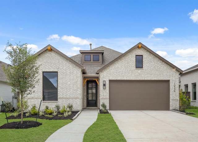 Property at 12335 Palmetto Dr, Mont Belvieu, TX 77523, 4 beds, 3 baths