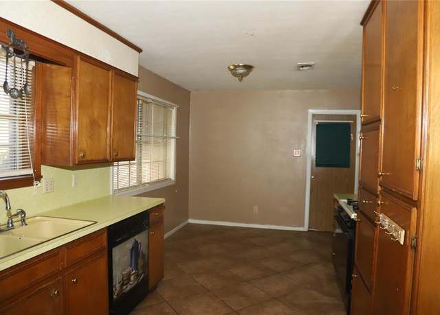 Property at 3104 Bonham Dr, Bryan, TX 77803, 3 beds, 2 baths