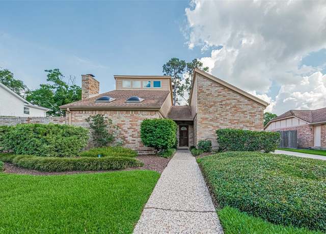 Property at 15707 Larkfield Dr, Houston, TX 77059, 4 beds, 2.5 baths