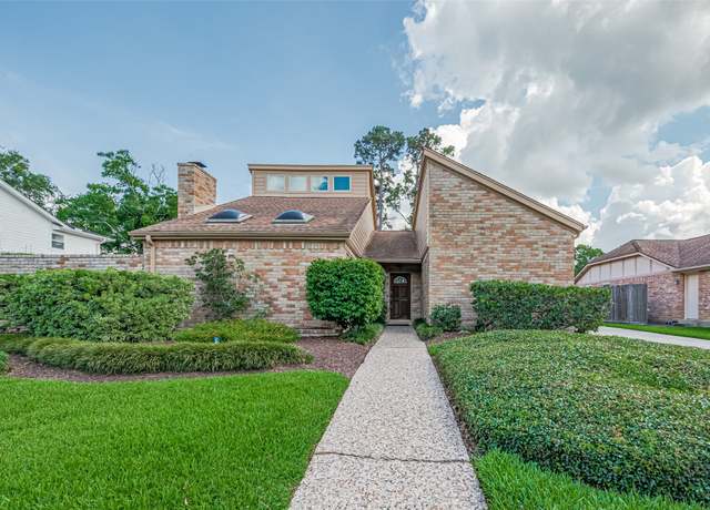 Property at 15707 Larkfield Dr, Houston, TX 77059, 4 beds, 2.5 baths