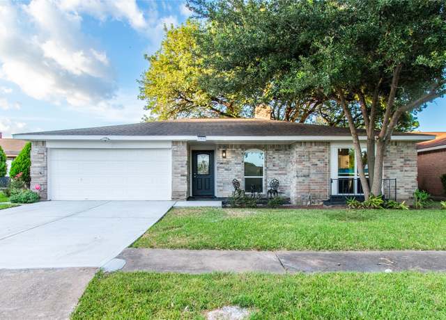 Property at 13822 New Village Ln, Sugar Land, TX 77498, 3 beds, 2 baths