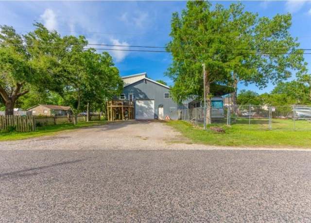 Property at 1901 Avenue D, Bacliff, TX 77518, 2 beds, 3 baths