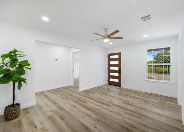 Property at 3906 Simsbrook Dr, Houston, TX 77045, 3 beds, 2 baths