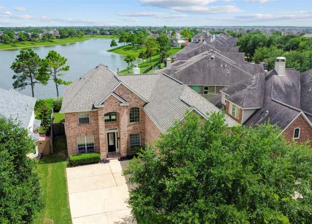 Property at 13508 Sweet Wind Ct, Pearland, TX 77584, 4 beds, 3.5 baths