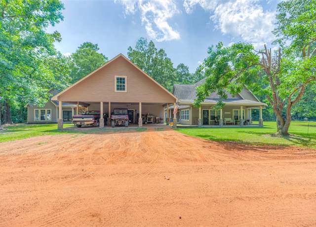 Property at 110 Happy Trl, Coldspring, TX 77331, 6 beds, 4 baths