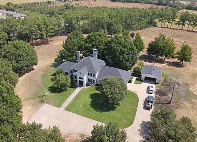 Property at 1201 Robbins Rd, Athens, TX 75751, 5 beds, 3.5 baths
