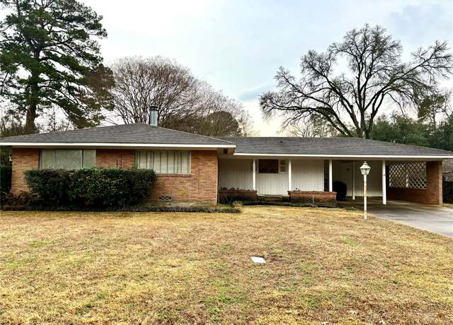 Property at 1002 E Redbud Ave, Crockett, TX 75835, 2 beds, 2 baths
