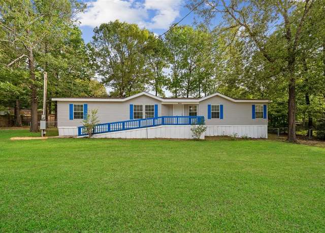 Property at 651 Cedar Point Dr, Livingston, TX 77351, 3 beds, 2 baths