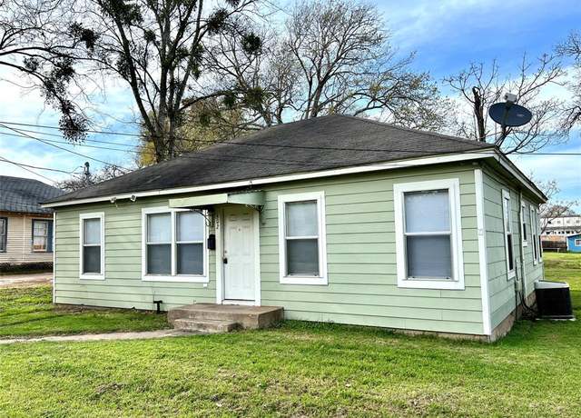 Property at 502 West Third St, Brenham, TX 77833, 3 beds, 1 bath