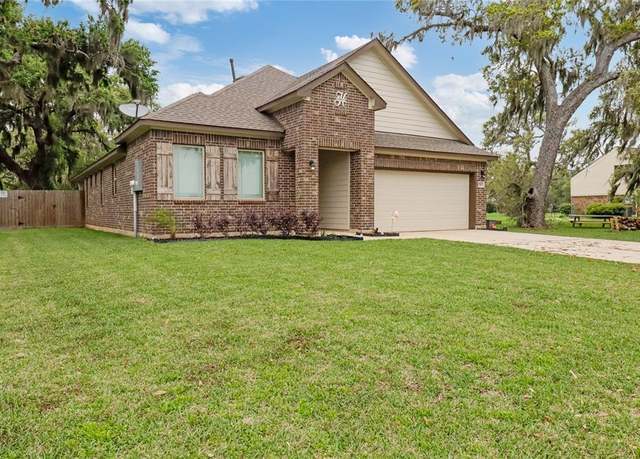 Property at 2163 Twin Lakes Blvd, West Columbia, TX 77486, 3 beds, 2 baths