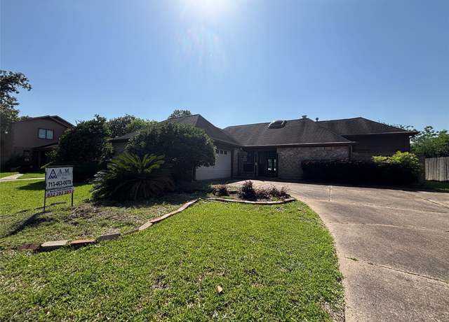 Property at 15430 El Padre Dr, Houston, TX 77083, 4 beds, 2.5 baths