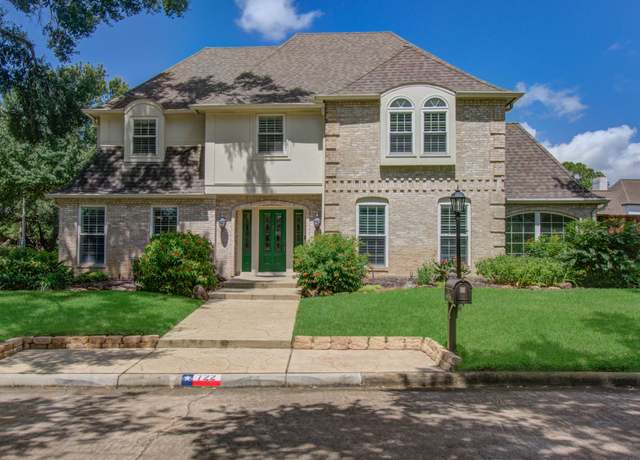 Property at 722 Crossroads Dr, Houston, TX 77079, 4 beds, 3 baths
