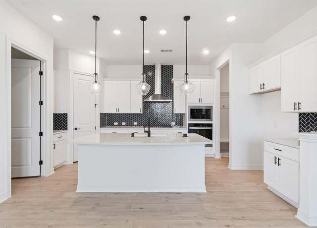 Property at 3114 Leeward Edge Dr, Texas City, TX 77568, 5 beds, 3.5 baths