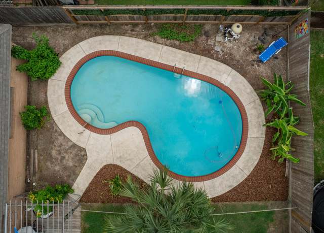 Property at 5471 Kuldell Dr, Houston, TX 77096, 3 beds, 2 baths