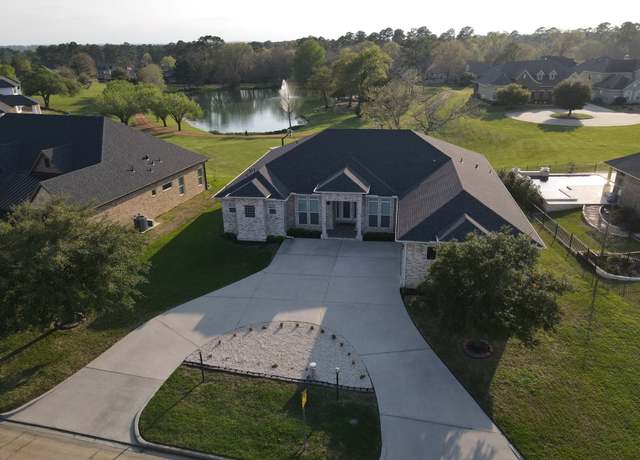 Property at 236 Bentwood Dr, Montgomery, TX 77356, 4 beds, 2.5 baths