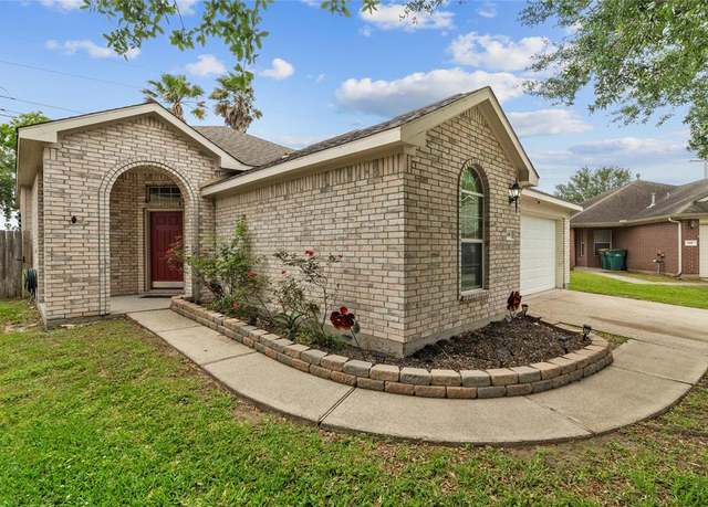 Property at 149 Silver Lake Ct, La Marque, TX 77568, 3 beds, 2 baths
