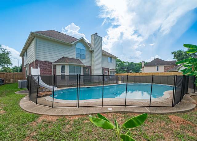 Property at 3015 Signal Hill Dr, Friendswood, TX 77546, 5 beds, 3.5 baths
