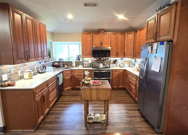 Property at 13530 Bunker Hill Dr, Willis, TX 77318, 3 beds, 2 baths