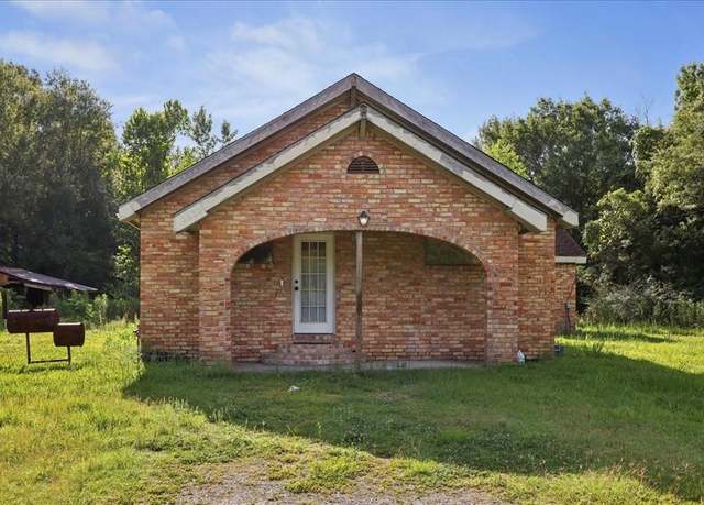 Property at 2630 35th St, Pinehurst, TX 77630, 4 beds, 3 baths