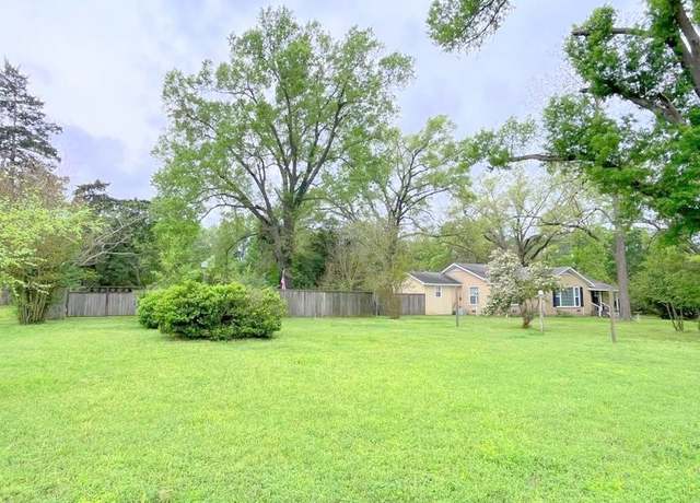 Property at 2301 E Houston Ave, Crockett, TX 75835, 2 beds, 2 baths