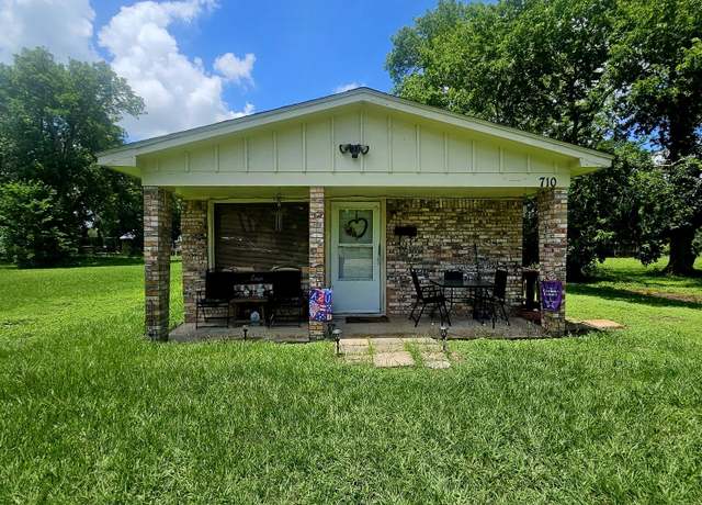 Property at 710 College St, El Campo, TX 77437, 1 bath