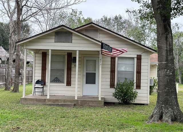 Property at 710 SE Milam Ave, Eagle Lake, TX 77434, 3 beds, 2 baths
