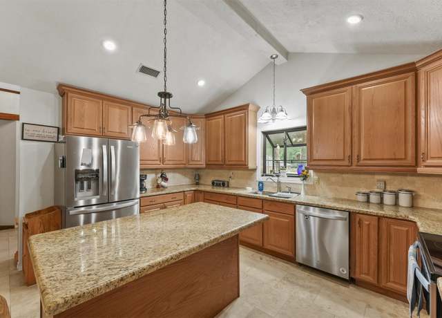 Property at 103 Whippoorwill Dr, Livingston, TX 77351, 3 beds, 4 baths