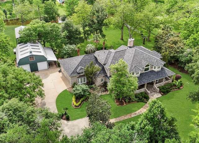 Property at 6111 Creekview Dr, Sugar Land, TX 77479, 4 beds, 3.5 baths