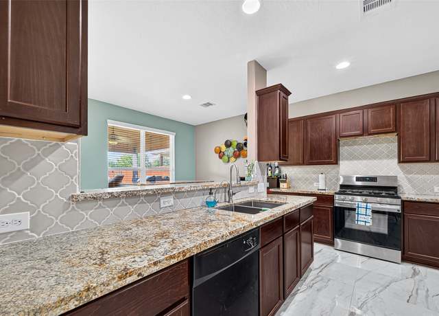 Property at 7527 Abbey Point Ln, Houston, TX 77049, 4 beds, 2.5 baths
