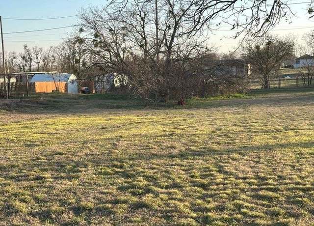 Property at 908 E Garrison Ave, Electra, TX 76360