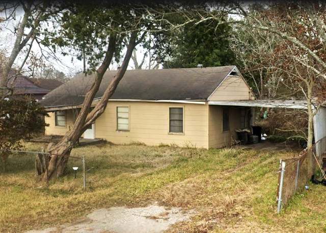Property at 711 Church St, Crosby, TX 77532, 3 beds, 1 bath