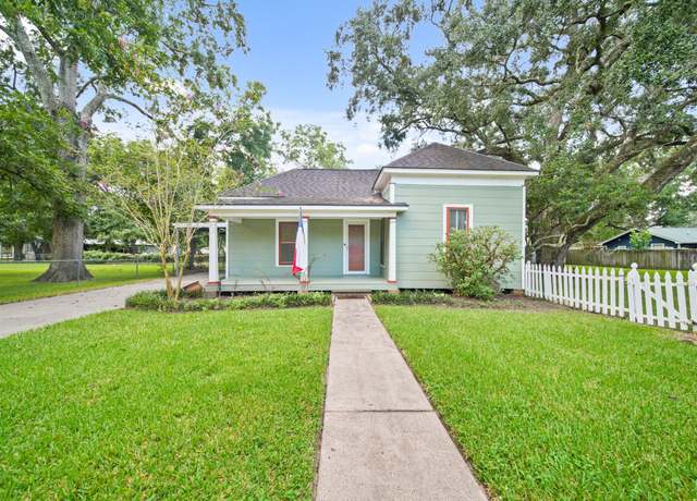 Property at 1011 W Adoue St, Alvin, TX 77511, 2 beds, 1 bath