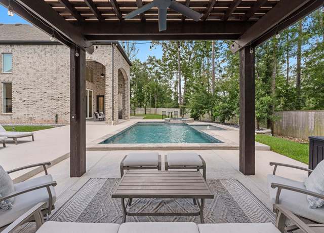 Property at 321 Mallory Ct, Montgomery, TX 77316, 5 beds, 5.5 baths