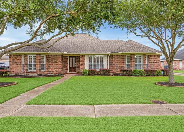 Property at 2008 Plantation Dr, Friendswood, TX 77546, 3 beds, 2 baths