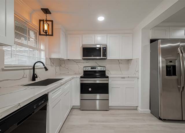 Property at 12 Hyde Park Blvd #7, Houston, TX 77006, 2 beds, 1.5 baths