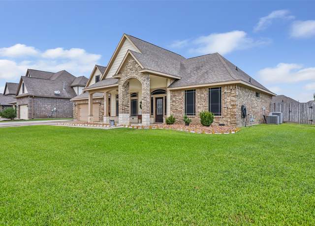 Property at 14063 Belmont Cir, Mont Belvieu, TX 77523, 4 beds, 3 baths