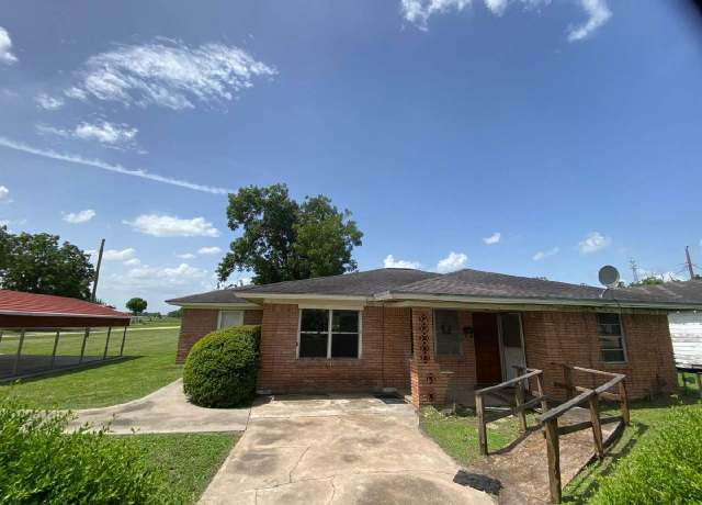 Property at 1103 Brasfield St, Bay City, TX 77414, 4 beds, 2 baths