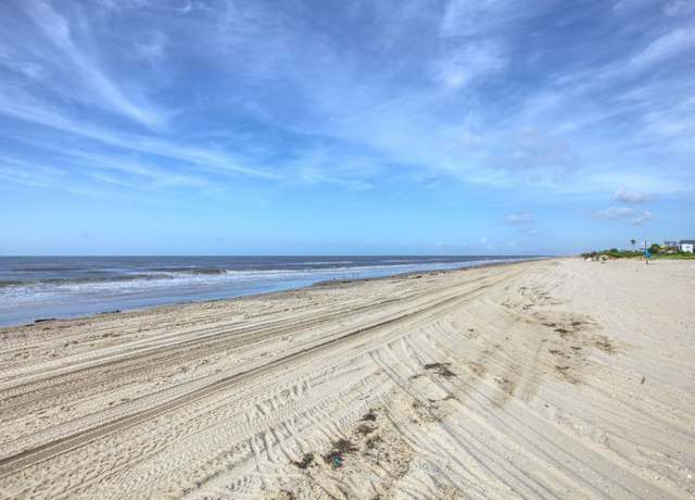 Property at 1226 Highway 87, Gilchrist, TX 77617, 4 beds, 3 baths