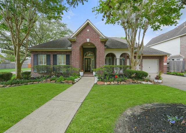 Property at 1008 Elm Pointe, League City, TX 77573, 4 beds, 2.5 baths