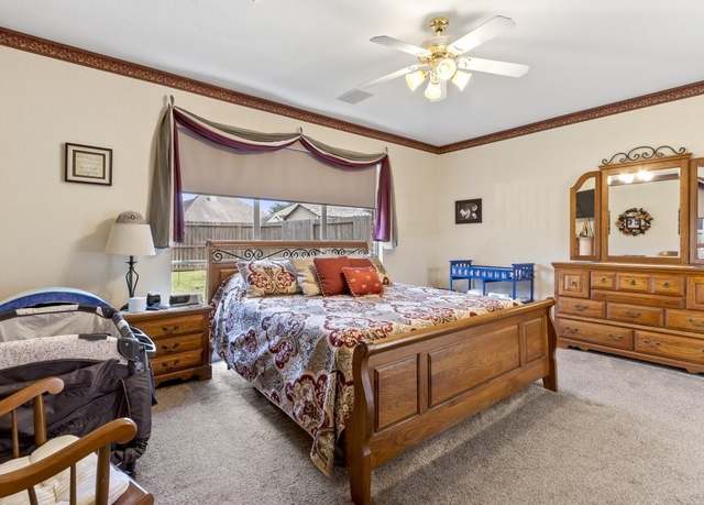 Property at 10415 Claybrook Dr, Houston, TX 77089, 4 beds, 2.5 baths