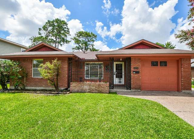 Property at 1215 W 31st St, Houston, TX 77018, 3 beds, 2 baths
