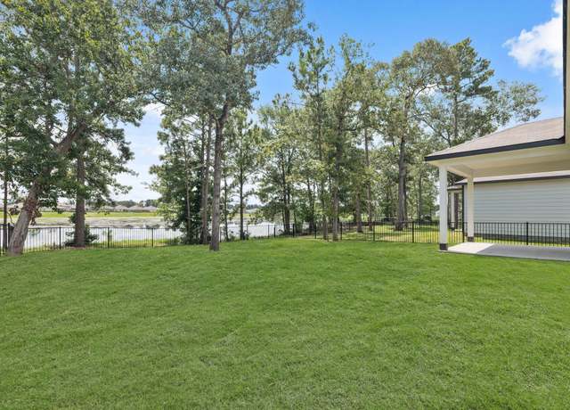 Property at 465 Shoreview Dr, Conroe, TX 77303, 3 beds, 2 baths