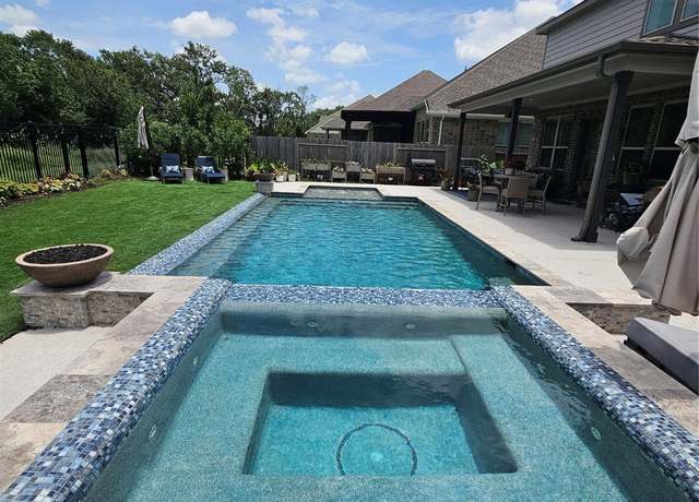 Property at 1013 Goose Creek St, Webster, TX 77598, 6 beds, 4 baths