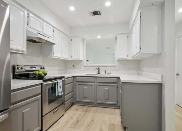 Property at 2515 Bering Dr #11, Houston, TX 77057, 2 beds, 2.5 baths