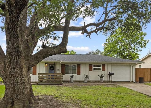 Property at 505 Gist Dr, Port Neches, TX 77651, 2 beds, 1 bath