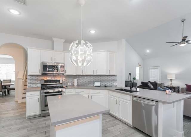 Property at 2006 Creek Run Dr, Pearland, TX 77584, 4 beds, 2.5 baths