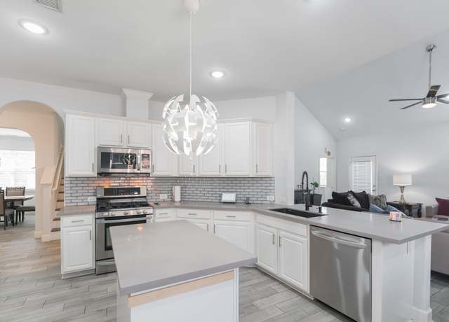 Property at 2006 Creek Run Dr, Pearland, TX 77584, 4 beds, 2.5 baths